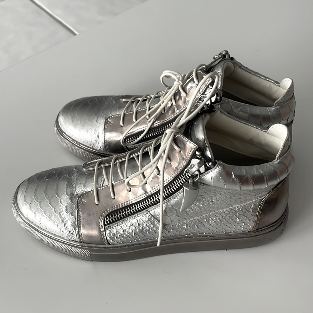 J75 by Jump men’s sneakers size 10